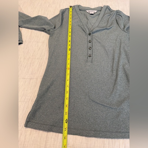 Athleta Uptempo Ribbed Henley Top in Mininalistic Grey Small - Picture 5 of 8